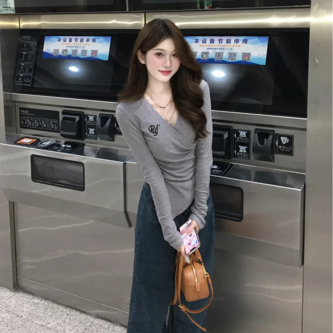 美式V领纯欲长袖t恤女秋冬内搭打底衫收腰紧身不规则保暖辣妹上衣