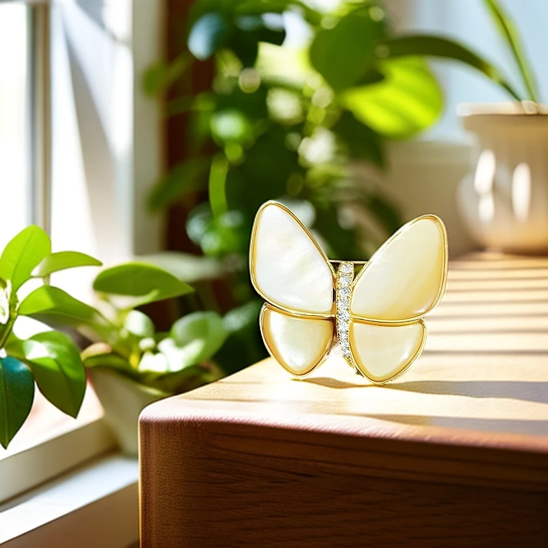 铜合金贝壳胸针 精致高档时尚大气天然贝壳蝴蝶黄色女款版胸针