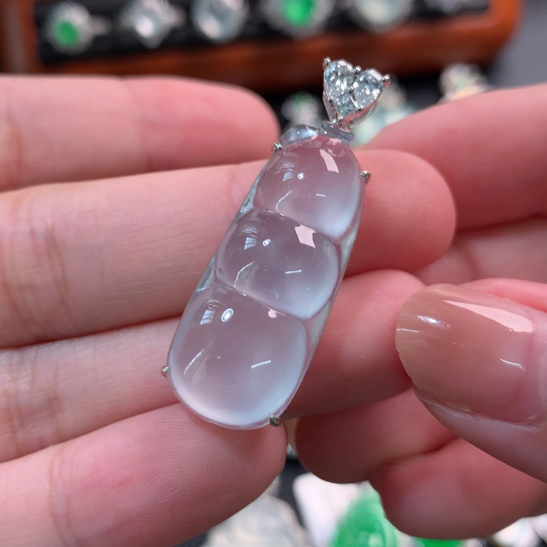 翡翠颈饰18K金镶嵌福豆