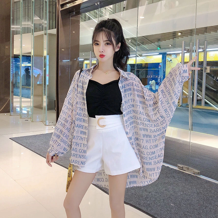 533女网红超火字母防晒