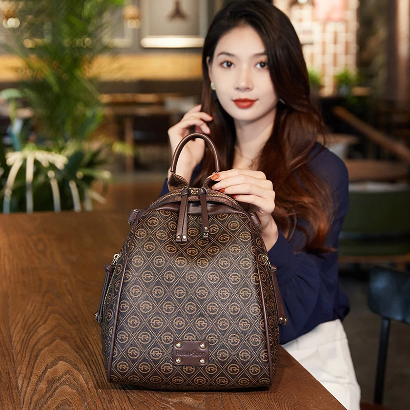 女包潮时尚大容量双肩包轻奢高级感百搭外出旅行背包书包生日礼物