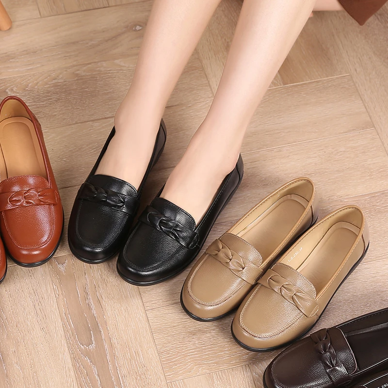 妈妈鞋50-60岁软底防滑洋气春秋平底真皮鞋中老年老人不累脚单鞋