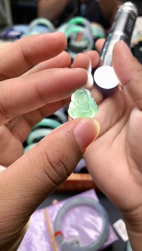 【闪购商品】翡翠颈饰未镶嵌佛公