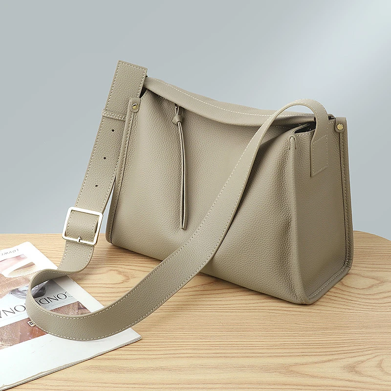 斜挎大包女士2025新款简约百搭单肩包大容量通勤真皮女包CL230920