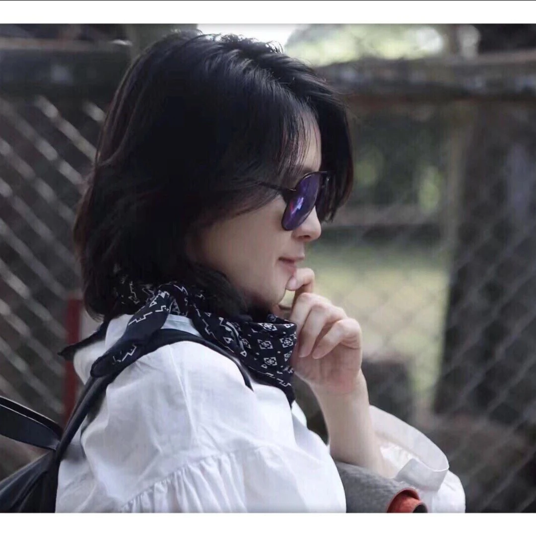 我是摩羯  黑白印花丝绵户外小方巾女百搭 清新街头气质网红春秋