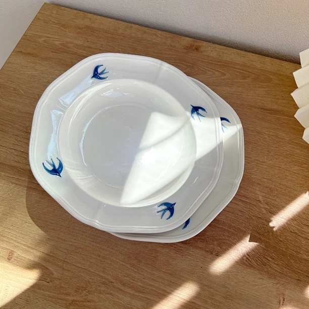 手绘燕子ins餐具复古陶瓷盘子浮雕早餐高颜值日式菜盘甜品家用