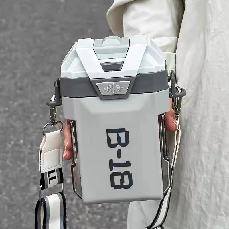 6497经典炫酷机甲塑料杯