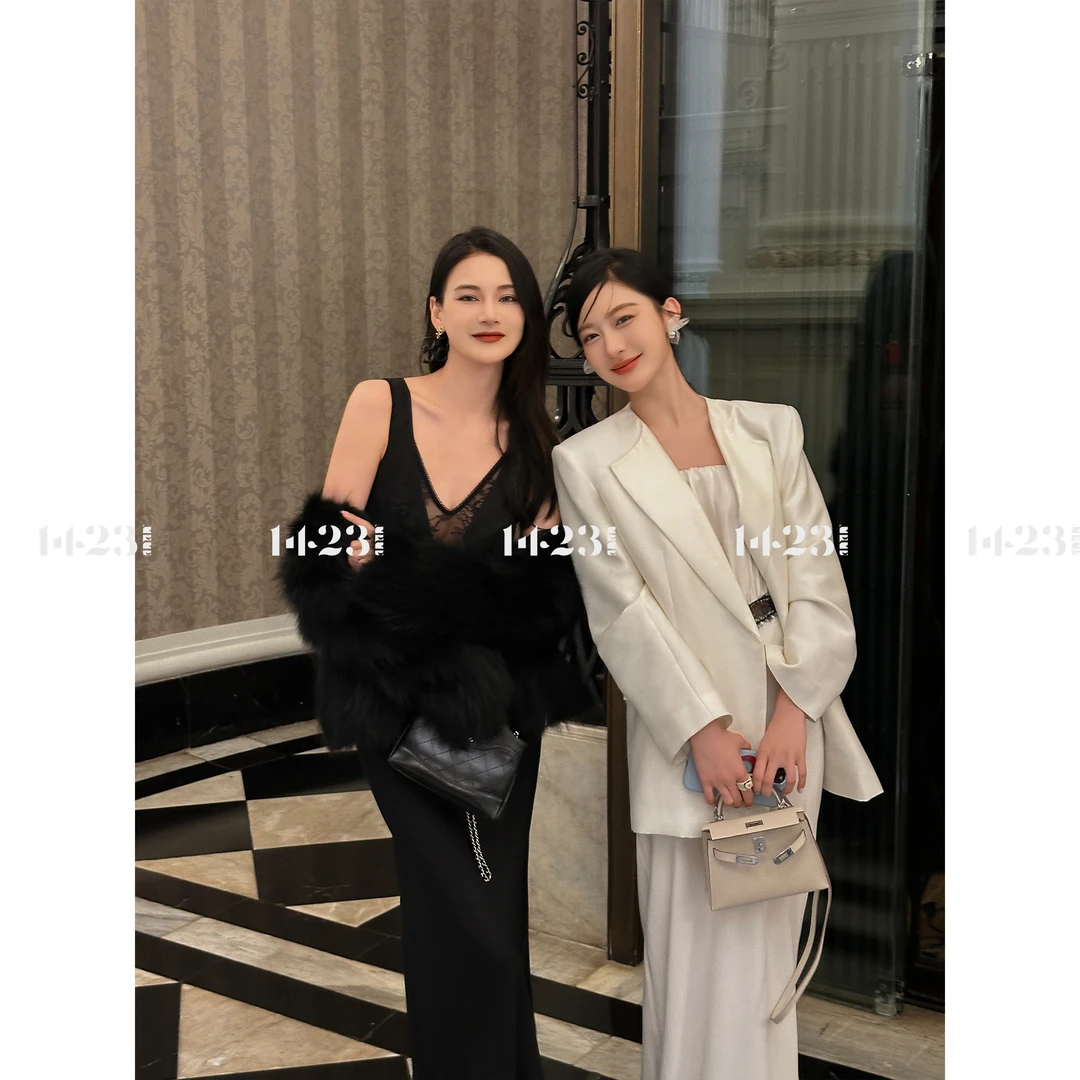 1423【C位女神】黑白黄三色V领挖空蕾丝拼接修身连衣裙 达人专属