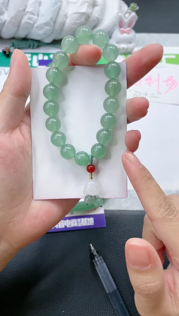 【闪购商品】石英质玉手镯未镶嵌绿色手链