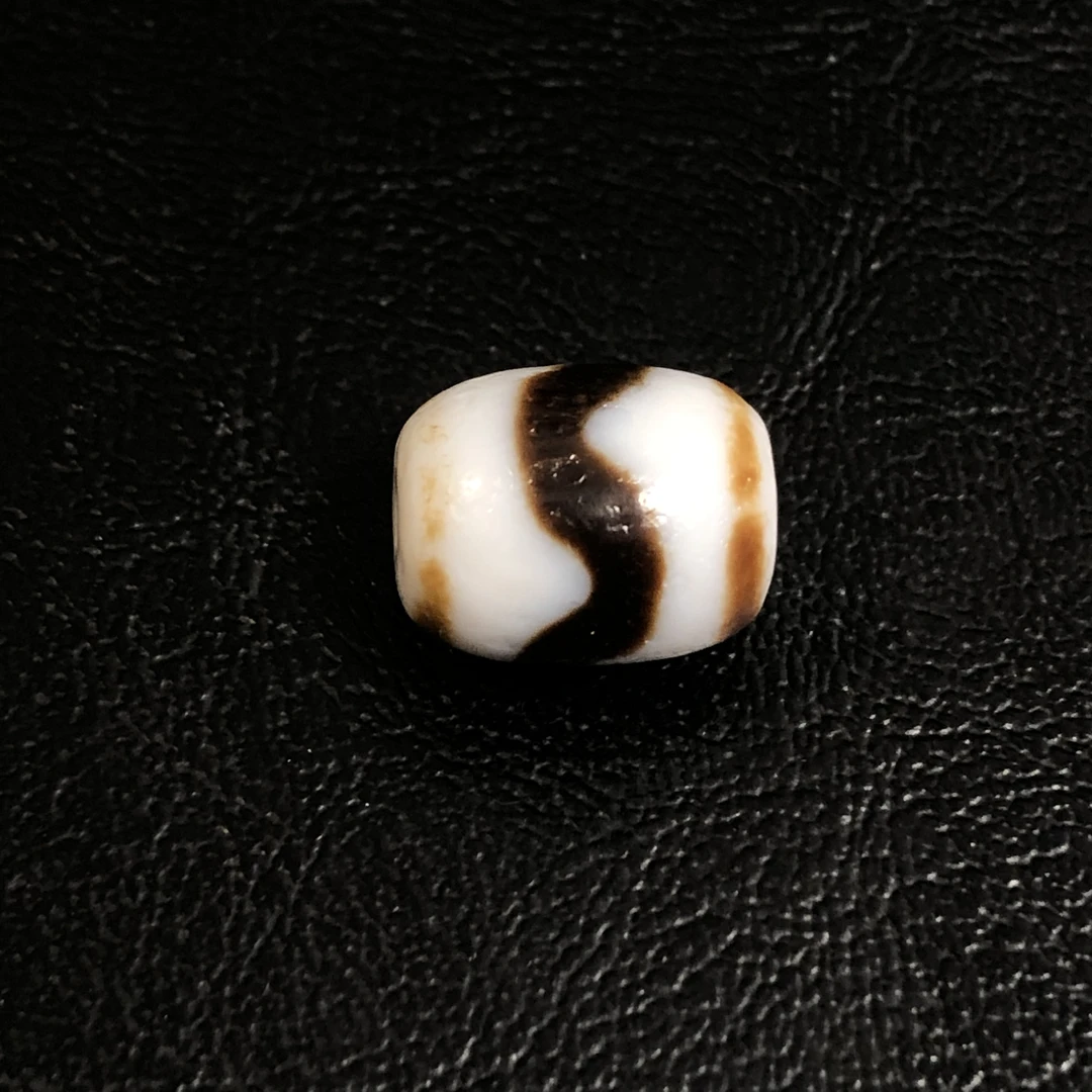 台湾工艺精品虎牙镶饰玛瑙珠 满风化咬线清晰10.5x10.8mm