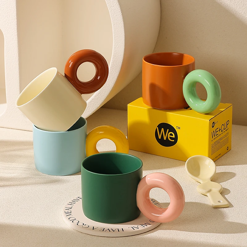 圆圈手柄撞色马克杯高级感轻奢家用陶瓷情侣杯女生喝水杯子男生款