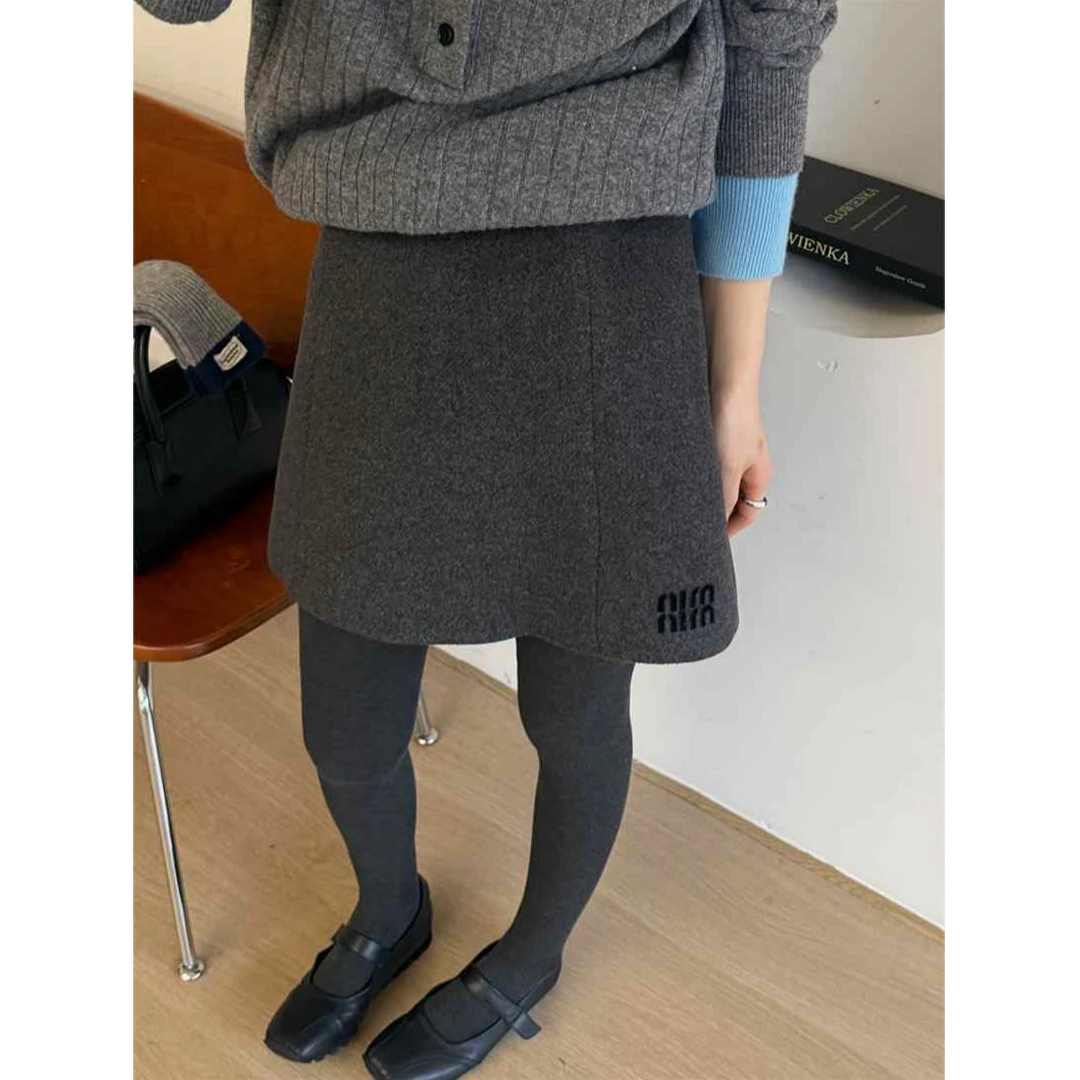 洋气百搭气质高腰加厚A字短裙冬季新款时尚设计感字母毛呢半身裙