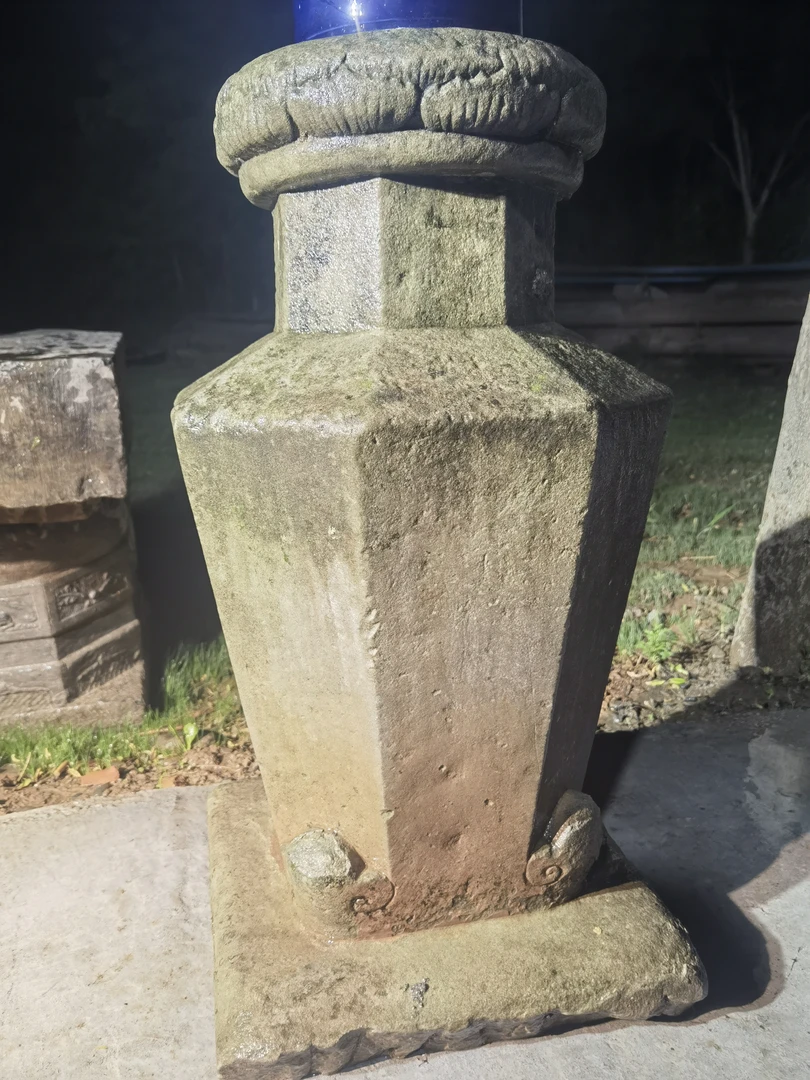 老石雕 明代莲花如意大宝瓶一个，高度77