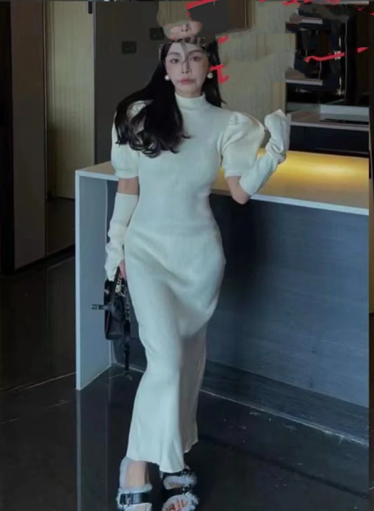 法式白色针织连衣裙女装2024新款早春秋季辣妹性感包臀毛衣长裙