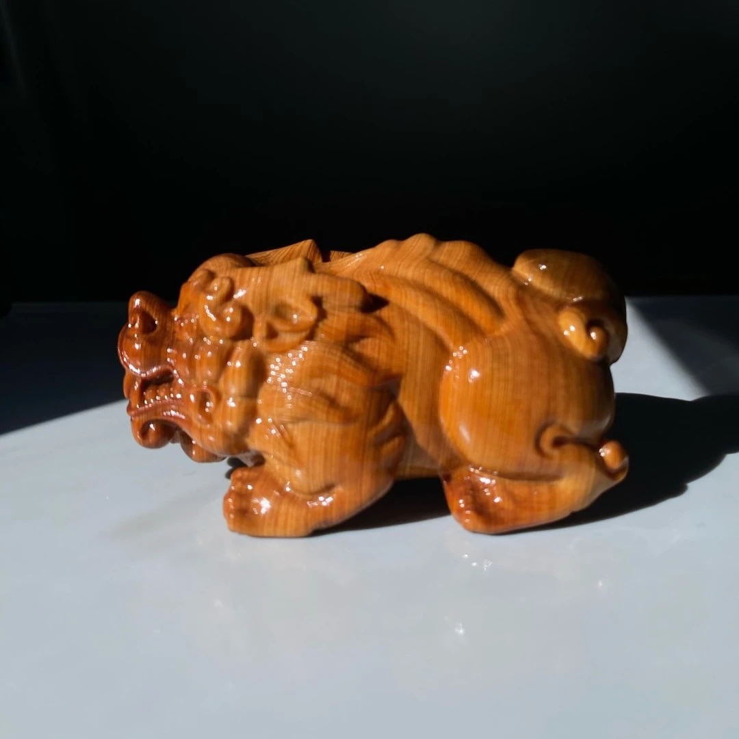 崖柏木雕玉化透光陈化貔貅手把盘玩摆件
