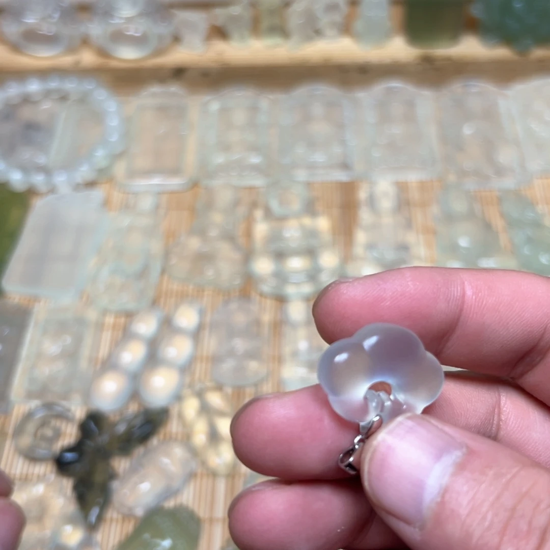 蛇纹石玉颈饰未镶嵌天***?