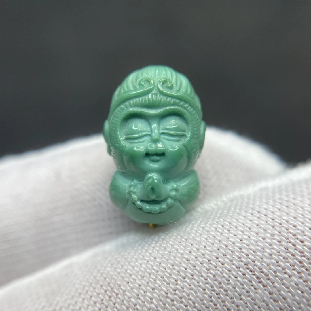 天然原矿绿松石精工雕刻萌猴生肖猴，高16mm宽10.5mm高16mm