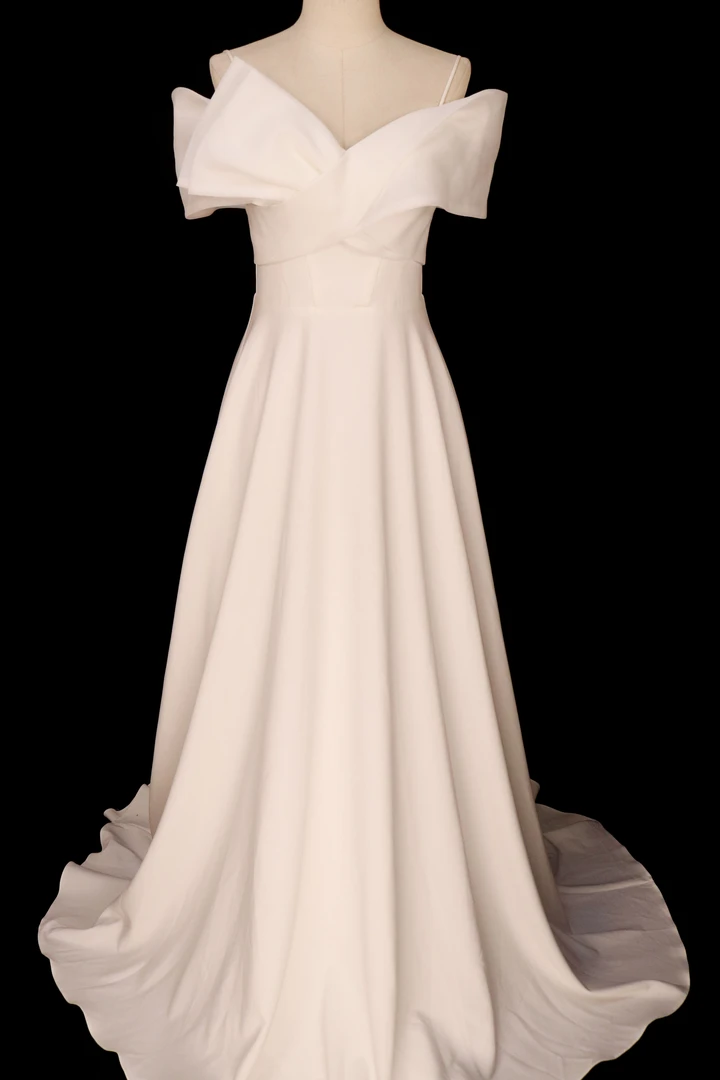 法式轻纱气质新娘高级感复古小众森系出门纱一字肩订婚白色礼服