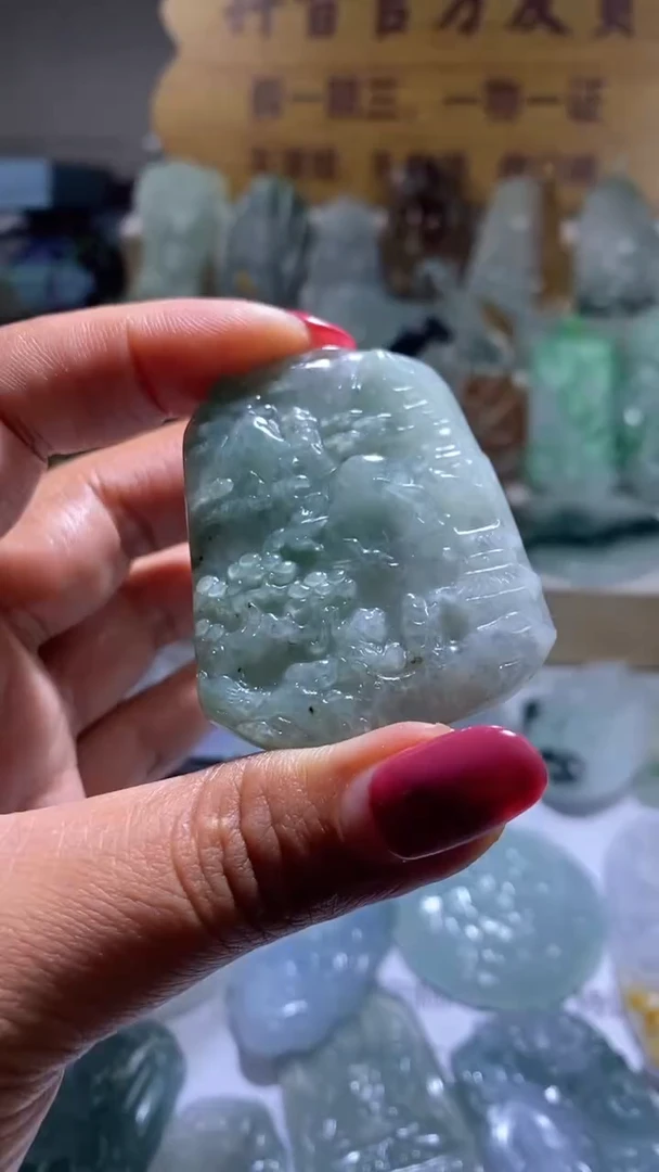 【闪购商品】翡翠颈饰未镶嵌山水