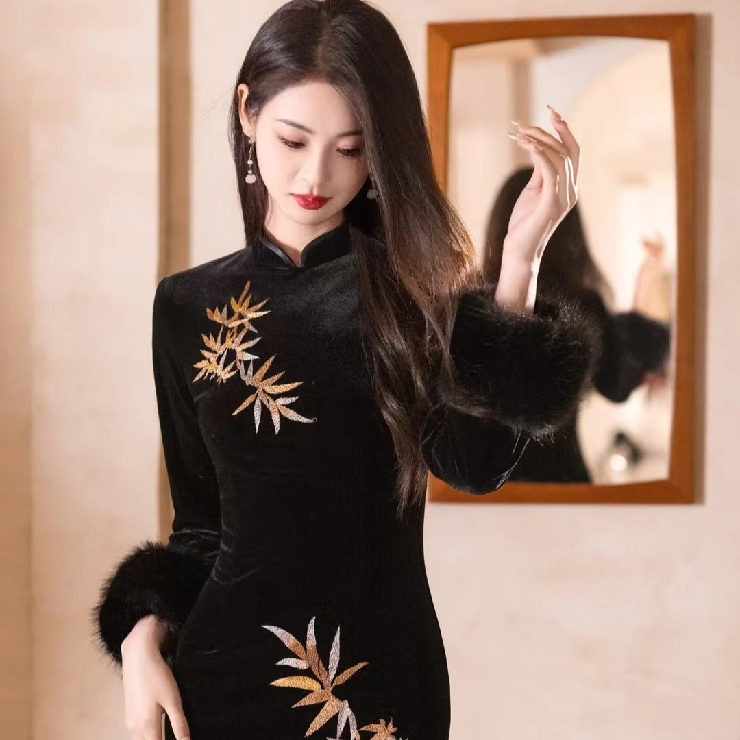 【风清余】2024秋冬新款丝绒定位刺绣气质时尚高端显瘦修身旗袍