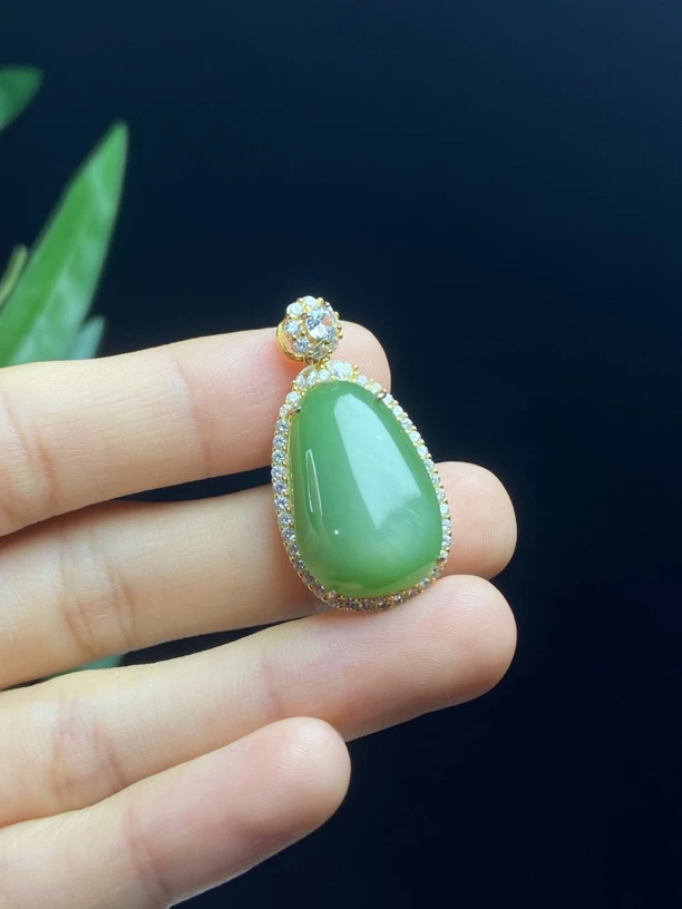 俄料碧玉大水滴 荧光猫眼吊坠挂件甜阳绿色 时尚精美银S925镶嵌