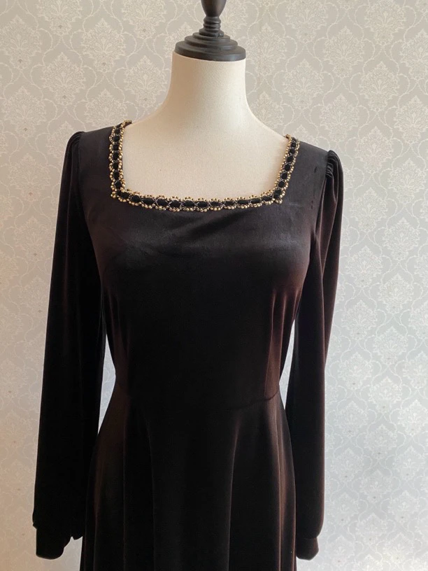 2025法式复古方领带花边收腰大摆丝绒连衣裙