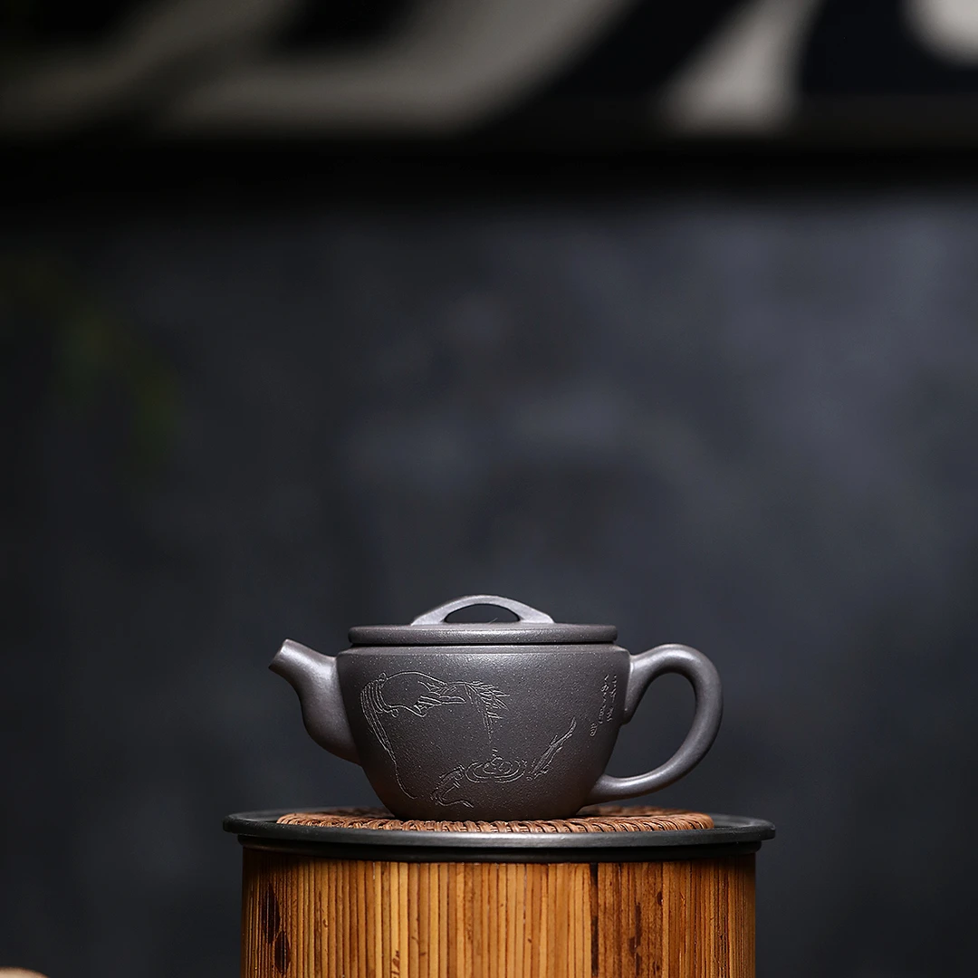 宜兴紫砂壶纯手工制电窑烧制出水暴爽手工刻绘天青泥小汉瓦150c