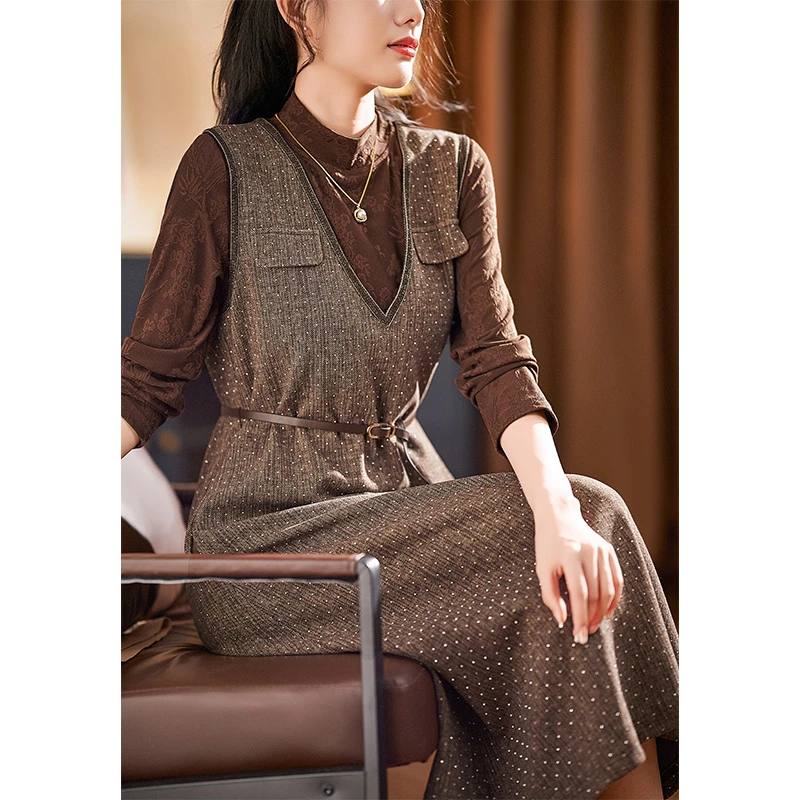 迪欧芙2024秋季新款咖色设计感两件套长袖女套装连衣裙#QZT17221