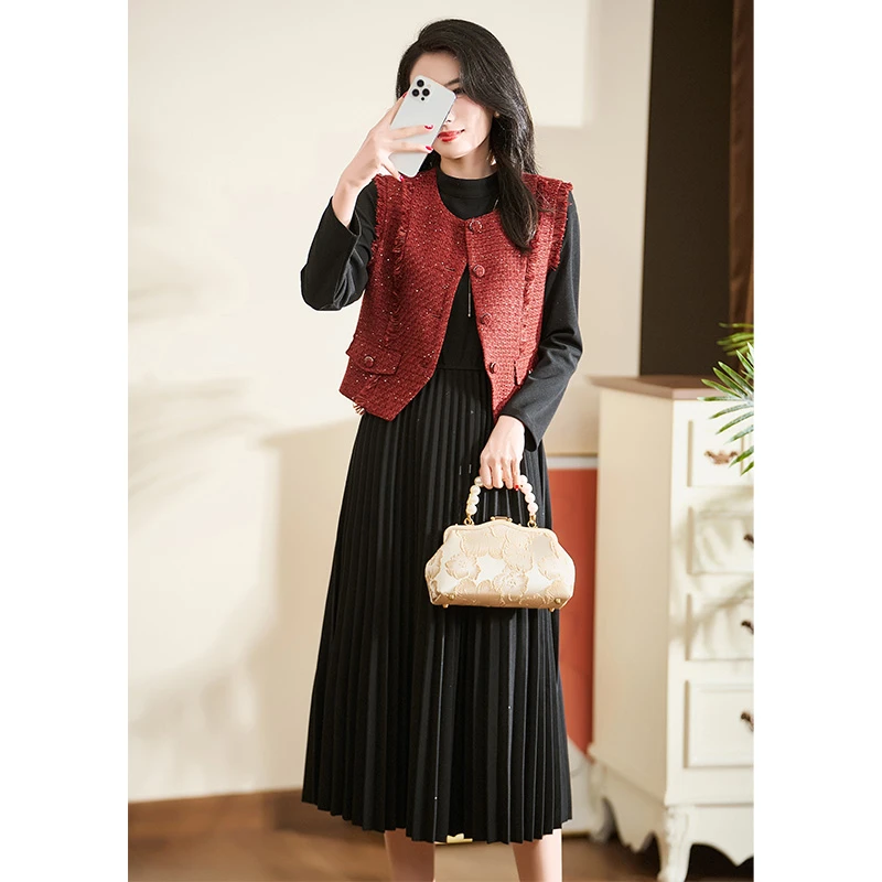 迪欧芙2024秋冬新款黑色百褶款长袖女红马甲套装连衣裙#QTZ87348