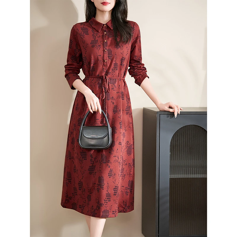 迪欧芙2024秋冬季新款温柔亲切暗红色翻领长袖女连衣裙#QLQ17257