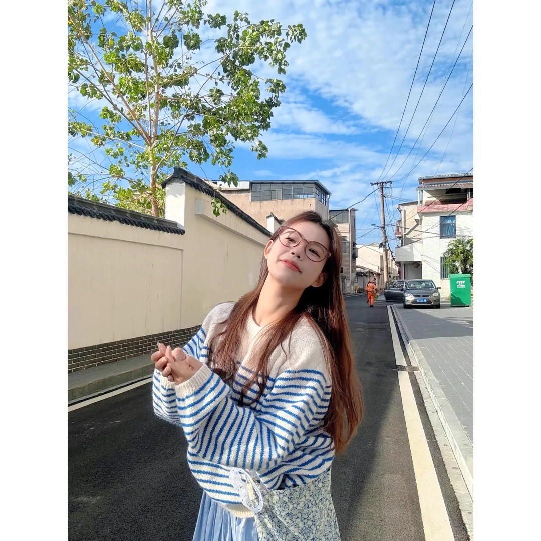 蓝白撞色条纹针织毛衣女秋冬季宽松慵懒高级感百搭打底衫内搭上衣