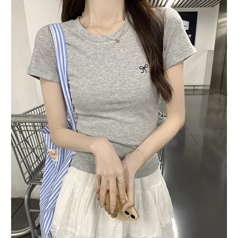爱雅者小众设计感蝴蝶结刺绣短袖T恤女夏季减龄紧身正肩短款上衣1