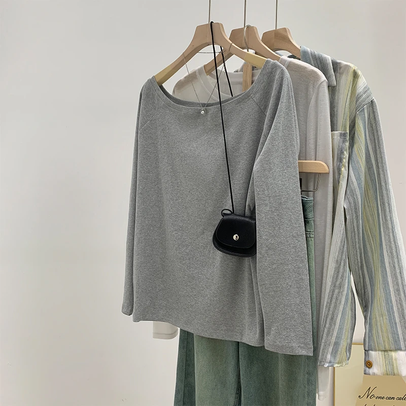 奶绿一字领露肩两穿露肩长袖T恤女早秋宽松韩系简约打底衫上衣ins