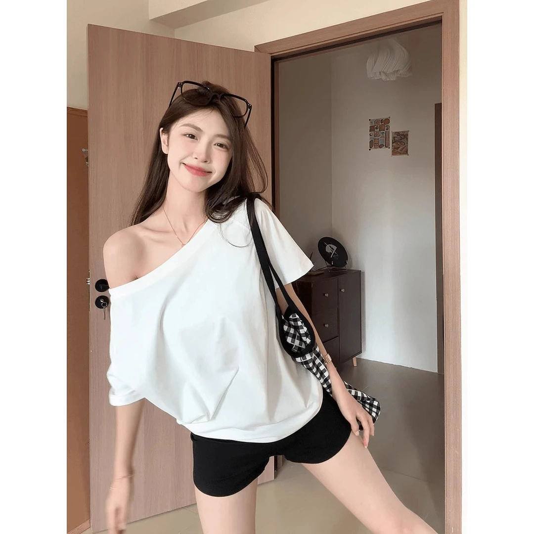 白色性感斜肩设计感短袖t恤女夏季宽松显瘦遮肉一字肩辣妹上衣ins