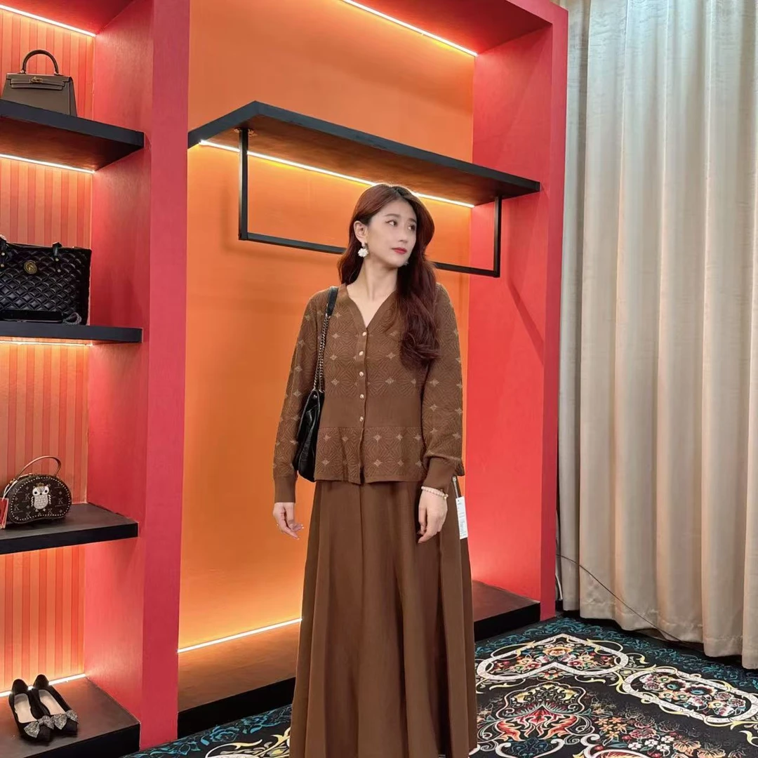 6635多金秋冬新款时尚大气减龄显瘦设计感连衣裙套装女