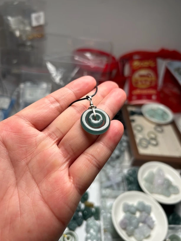 天然翡翠A货  冰蓝底子母扣时尚