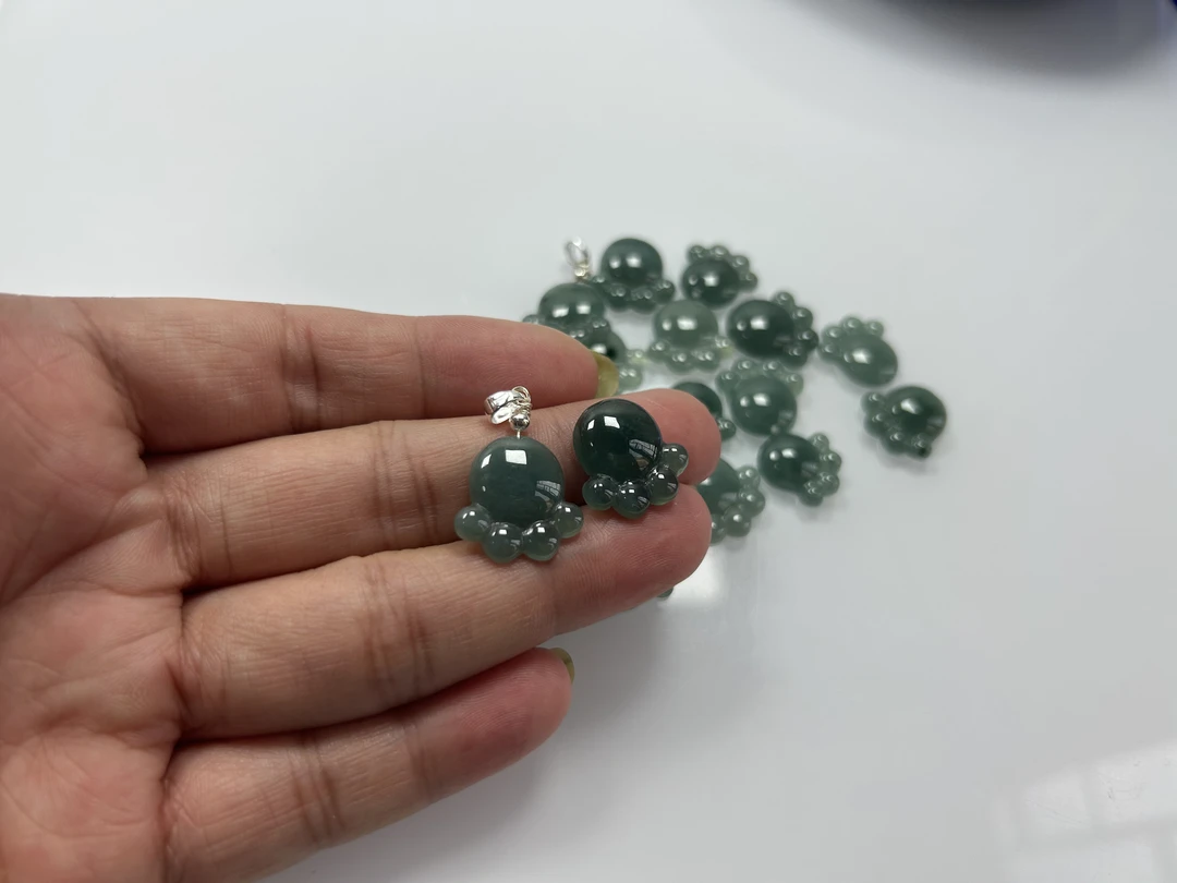 天然翡翠A货  冰蓝满色种水好的猫瓜