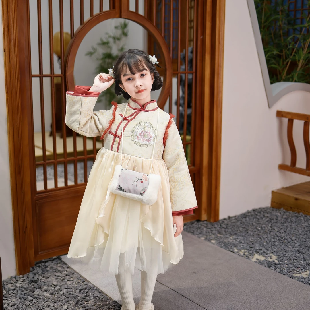 小鱼海棠加绒秋冬季新款秋冬天2024可爱甜美女宝宝