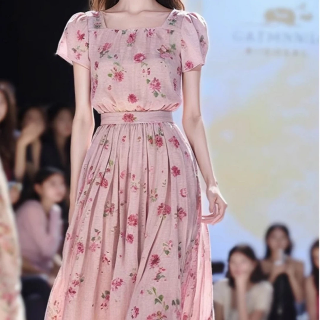 今年流行的漂亮度假风清纯奶甜粉色碎花连衣裙夏季新款女装连衣裙
