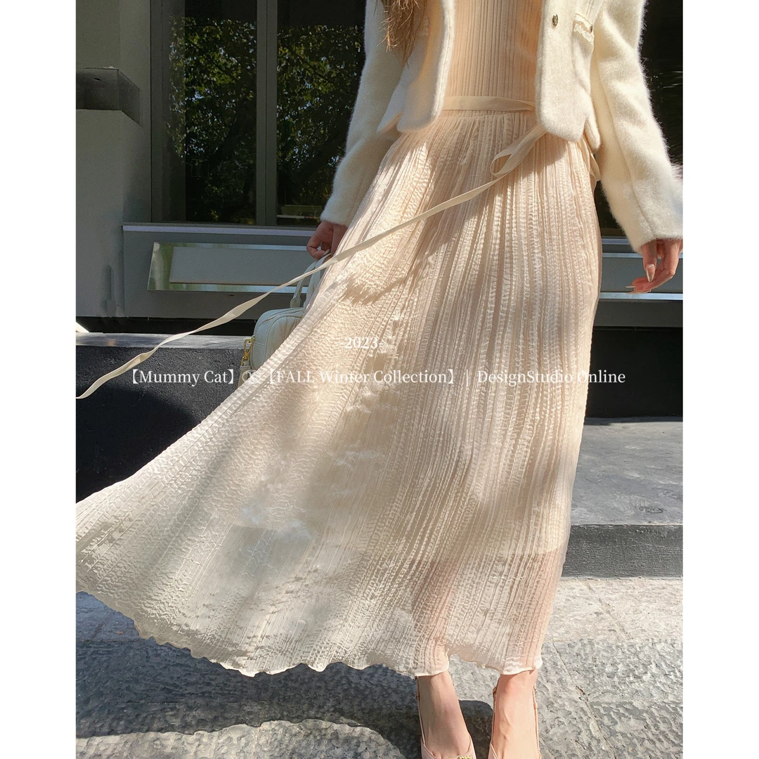 2025下蛋喵 温柔艺术垂感飘逸蕾丝拼接针织吊带长款连衣裙