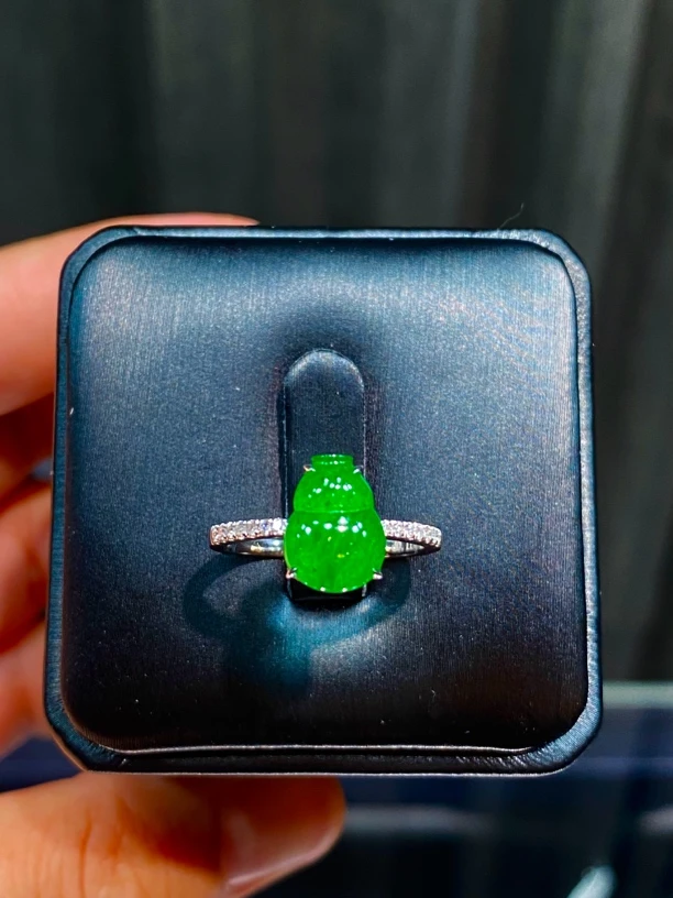 18K金天然翡翠葫芦戒指