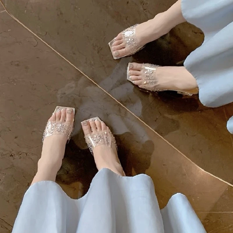 1283时尚性感透明水晶粗跟凉拖鞋女外穿夏季新款露趾方头水钻凉鞋