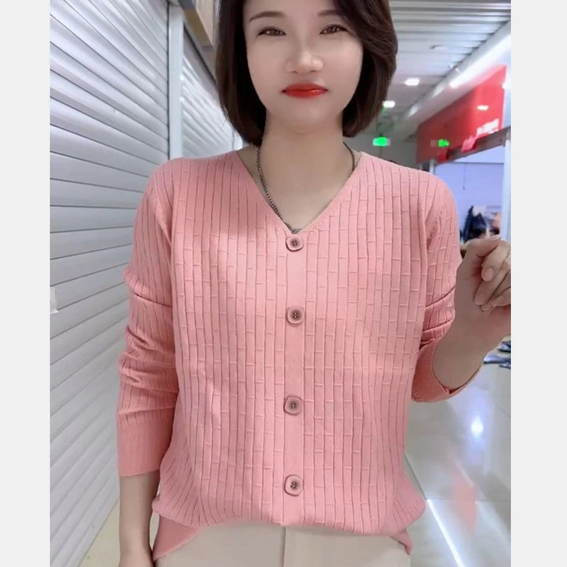 欧洲站百搭V领小排扣气质女装2024秋冬新款打底衫纯色显瘦针织衫