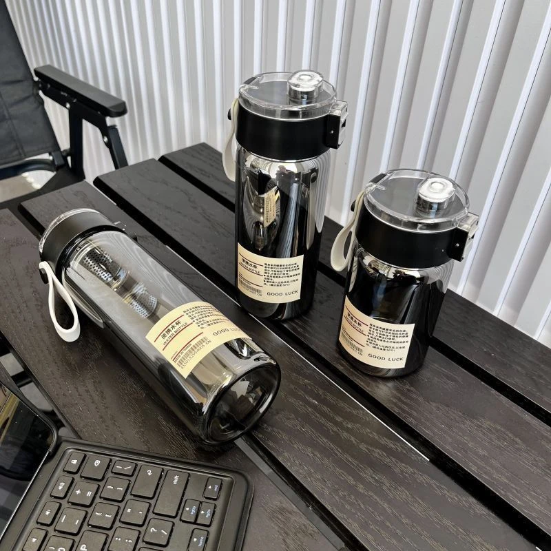 新款无印平替杯烟灰色便携高颜值大容量网红手提水杯小香风带贴纸