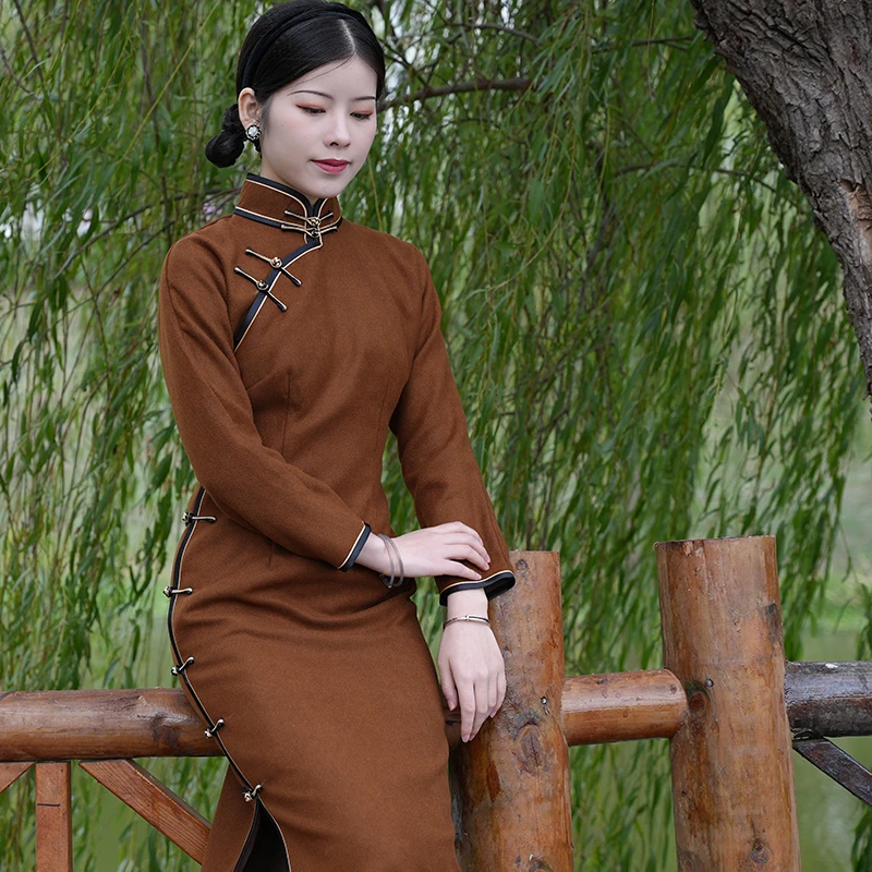 瑾雅冬季加厚新品毛呢焦糖色长连袖旗袍日常优雅斜襟简约日常可穿
