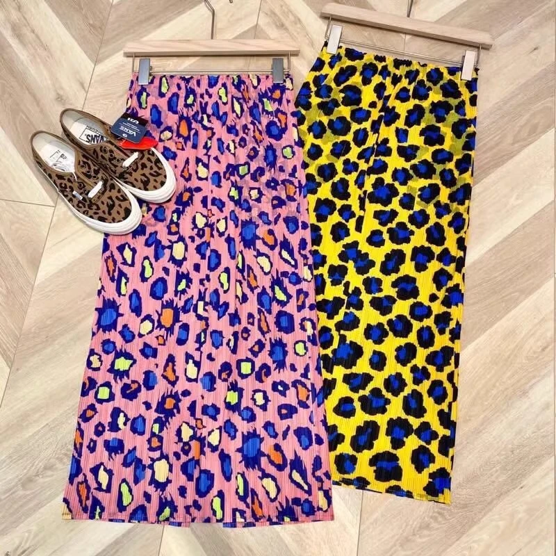 冰丝粉色豹纹半身裙女夏季薄款凉凉一片式海边沙滩花裙褶皱包臀裙