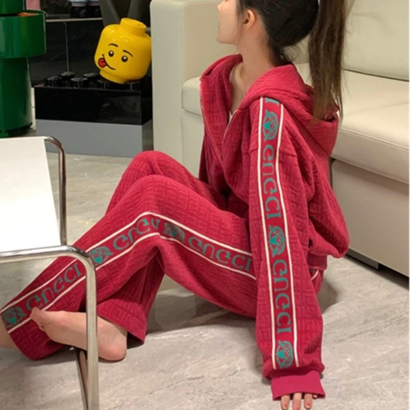 仙梦语春季新款宽松休闲套装女连帽开衫阔腿裤红色本命年时尚穿搭
