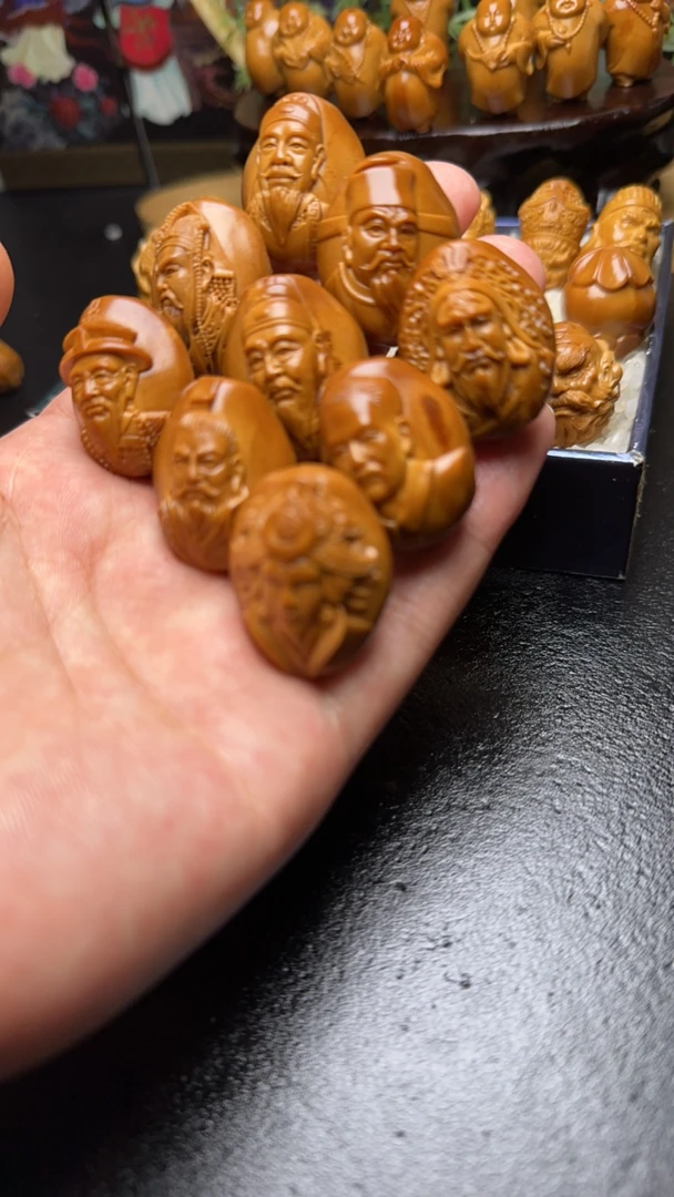 橄榄核雕刻十大帝王