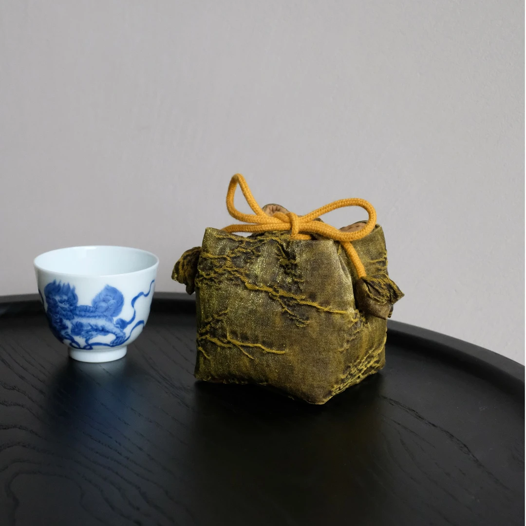 【知艺山房】<冰梅>黄色真丝提花香云纱小方口（慢蓝S0843）