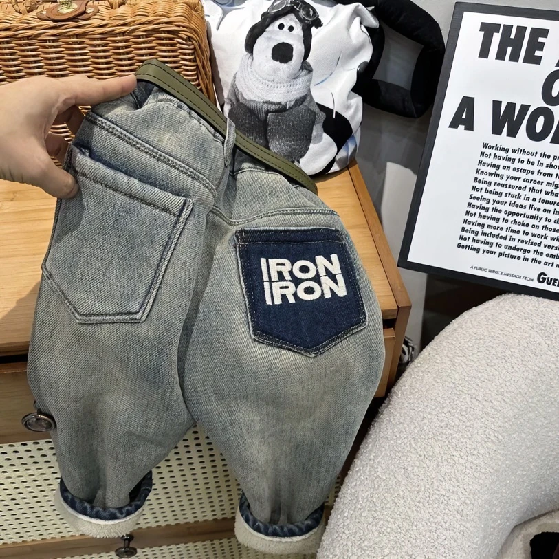 儿童加绒牛仔裤2024冬时尚卡通字母加绒哈伦休闲裤宝宝加厚长裤冬